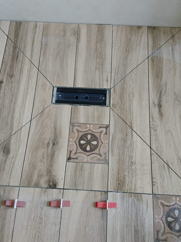 Fliesen in Holzpotik